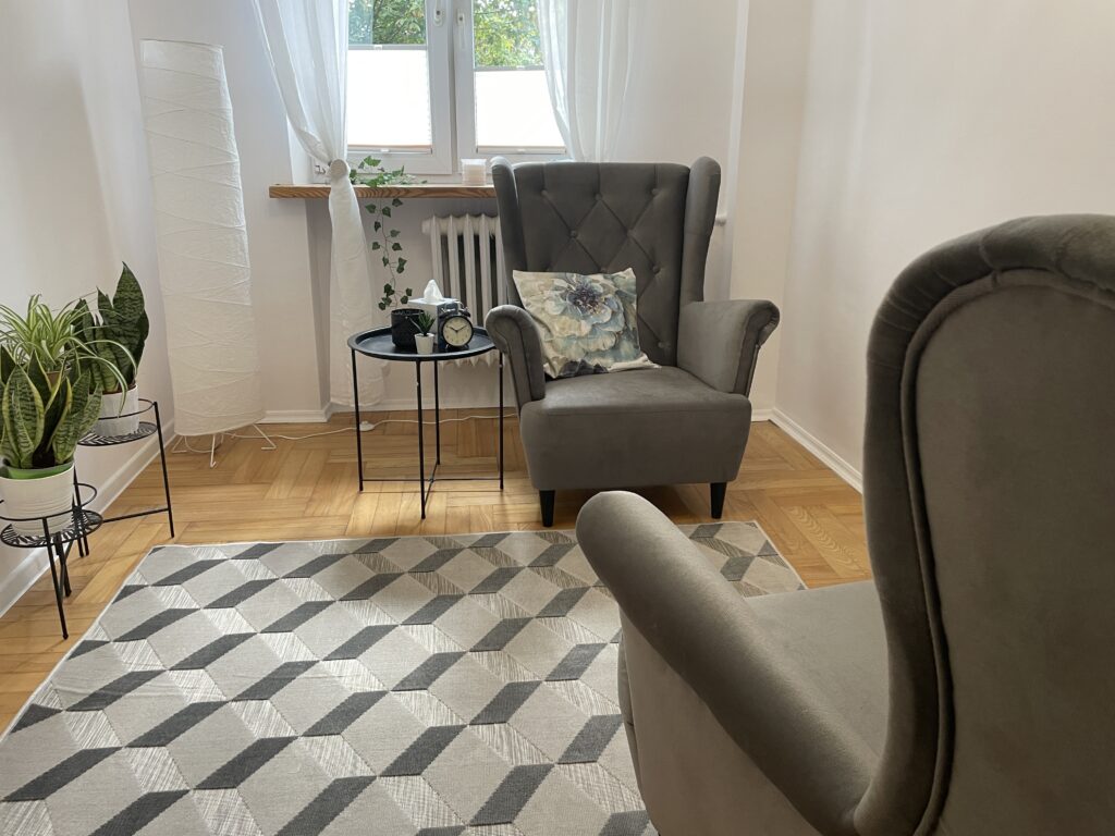 Szary gabinet dla psychoterapeuty na godziny Pruszków